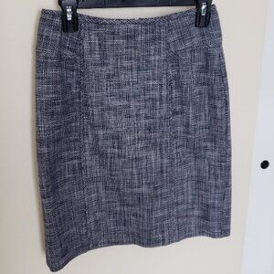 Like NEW Banana Republic navy and white tweed lined pencil skirt